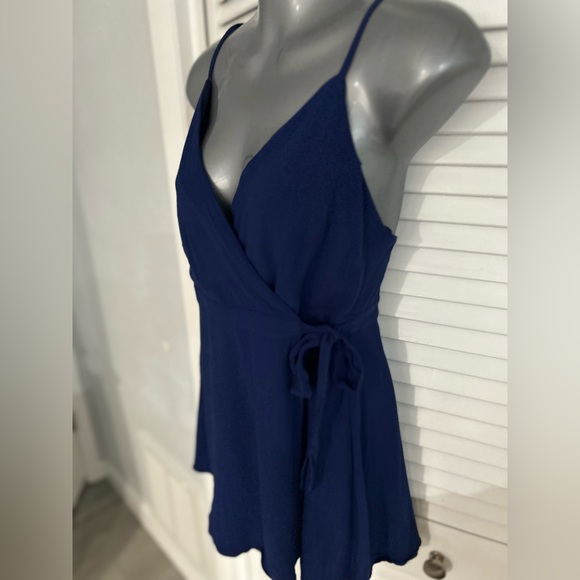 Lulu’s blue sleeveless wrap front side sash tie romper with surplice neckline Sm - Picture 2 of 8